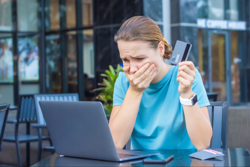 How to Stay Safe When Online Shopping and Avoid Scams